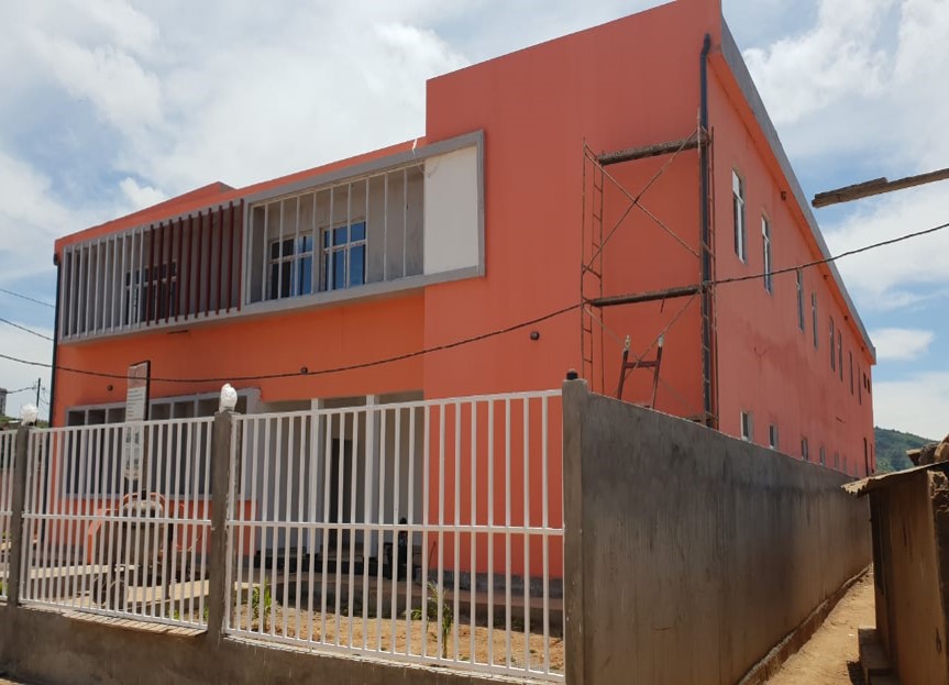 CONSTRUÇÃO DE UMA ESCOLA DE 12 SALAS CAZENGO BAIRRO TIRO AOS PRATOS