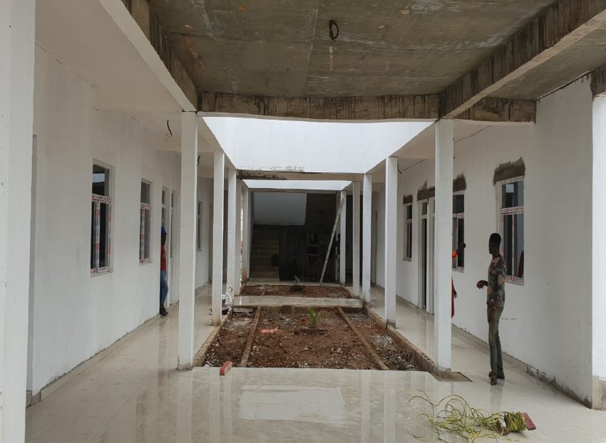 CONSTRUÇÃO DE UMA ESCOLA DE 12 SALAS CAZENGO BAIRRO TIRO AOS PRATOS